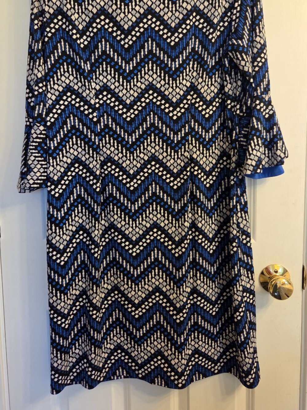Stylish R&K Dress - Picture 4 of 4